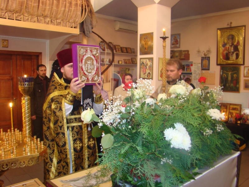 Служба Великой субботы в храме блаженной Ксении Петербургской