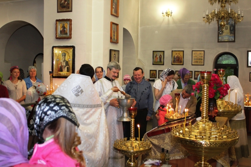 В Свято-Георгиевском храме в Международный день защиты детей совершена молитва о сиротах
