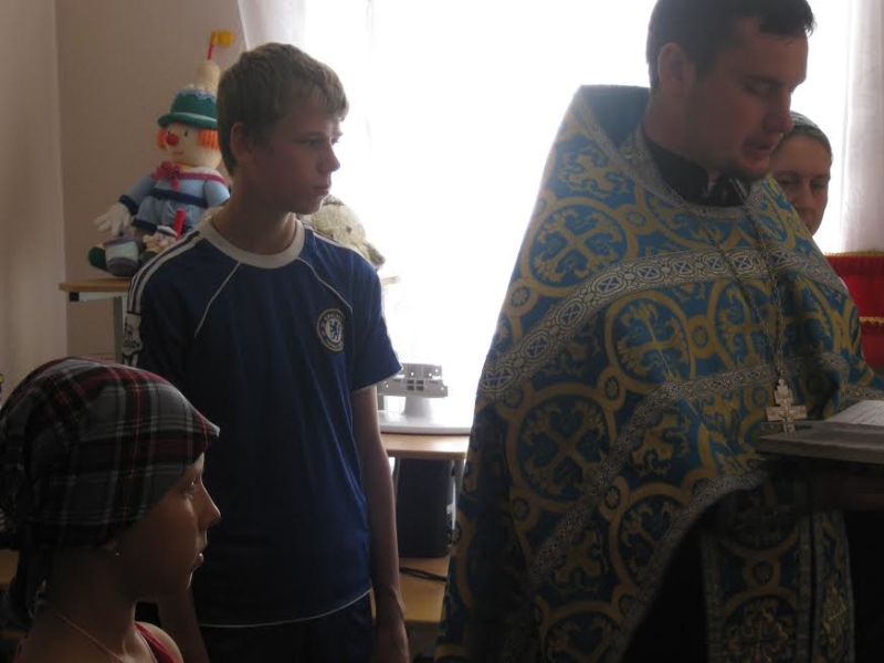 Священник совершил богослужение в честь Дня защиты онкобольных детей при СОДКЛ