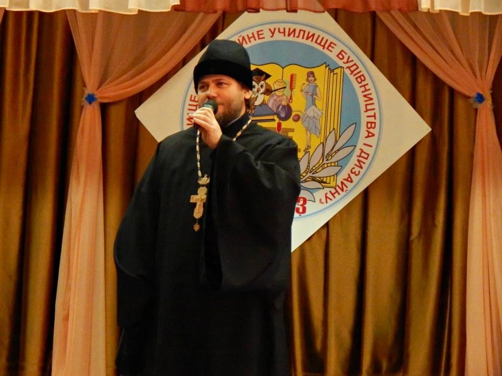 Священник благословив конкурс з української мови